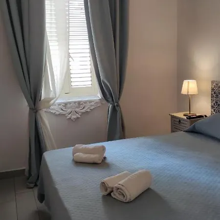 L Acquamarina A Guest house