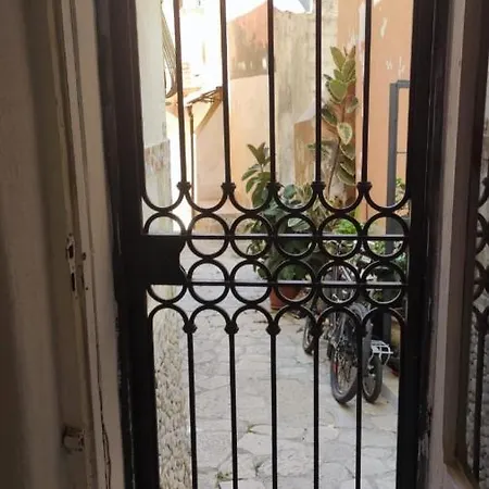 L Acquamarina A Guest house